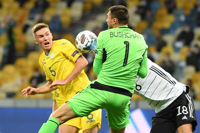 步行者队经典细条纹球衣回归，引发哈利伯顿热烈期待