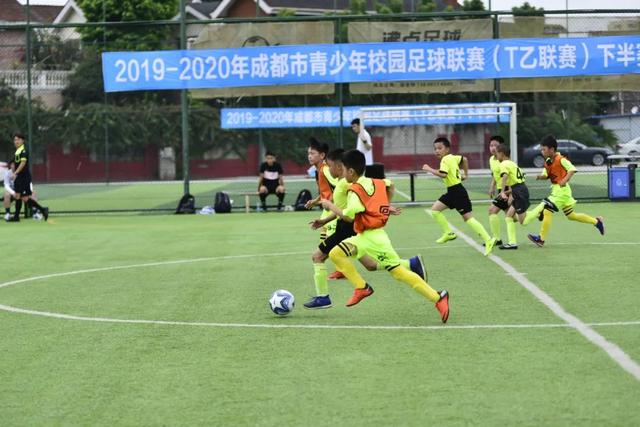 记者：新加坡富商萨维林被邀请加入收购利物浦股权的财团
